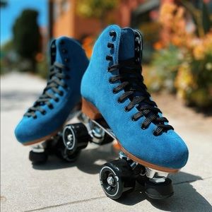 Skates are NIB! Never worn! Perfect condition! WMNS size 7 (box says 6) 🛼TRUBLU